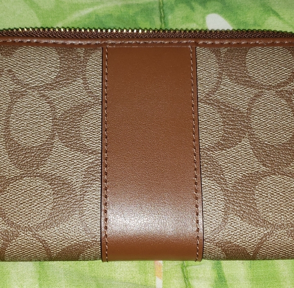 Coach Wallet - Picture 2 of 4